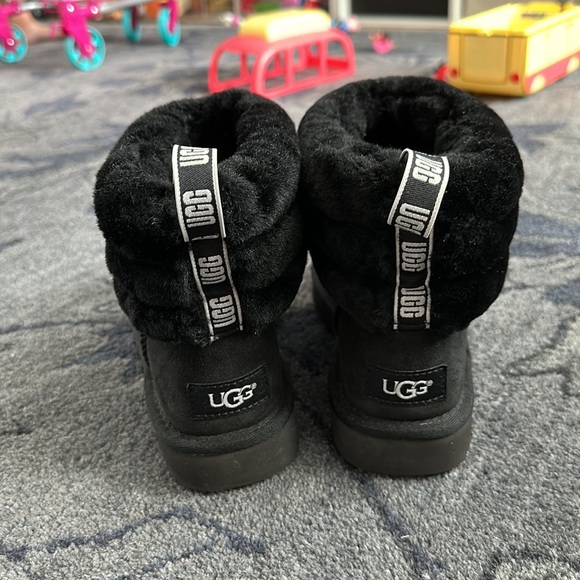 Black Uggs size 6 - WORN ONCE - Picture 2 of 5